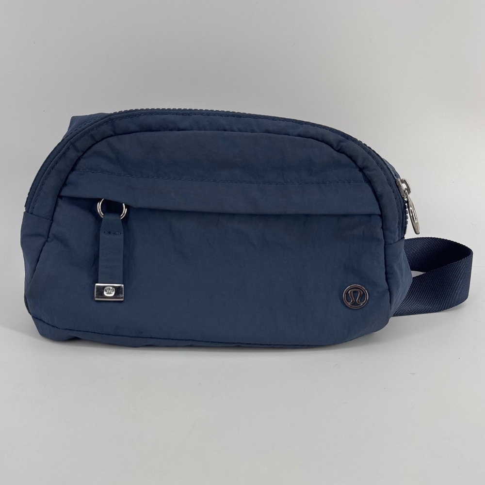 Lululemon On The Beat Belt Bag 1.5L Women Large Navy Blue Adjustable Strap